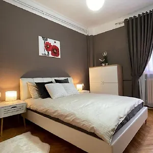 bucharest-central-apartment-3.bucharesthotelsnow.com/